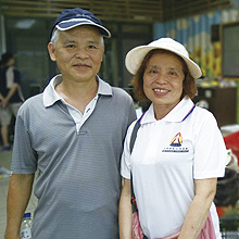 林錦綉師姐(右)與弟弟(左)的合影